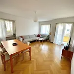 Kulinarik Und Kultur Vor Der Tuer