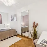 Apartment Old Town Gem By Grossmuenster Ac Free Parking *