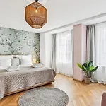 Apartment Old Town Gem By Grossmuenster Ac Free Parking *