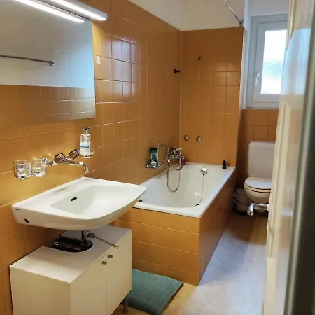 Schones Mit Balkon Neben Letzigrund. Homestay