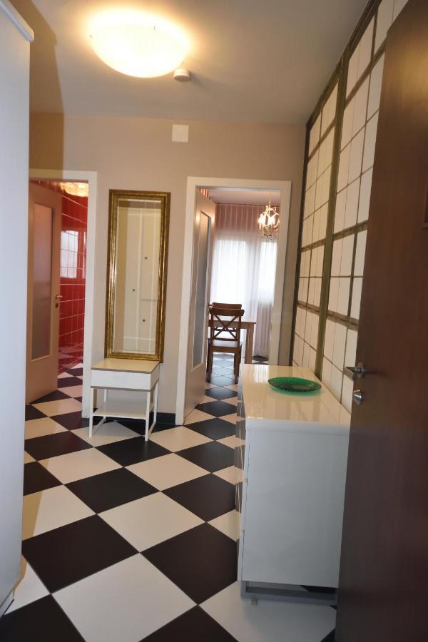 Big In The Center - Pabs 1 Apartment