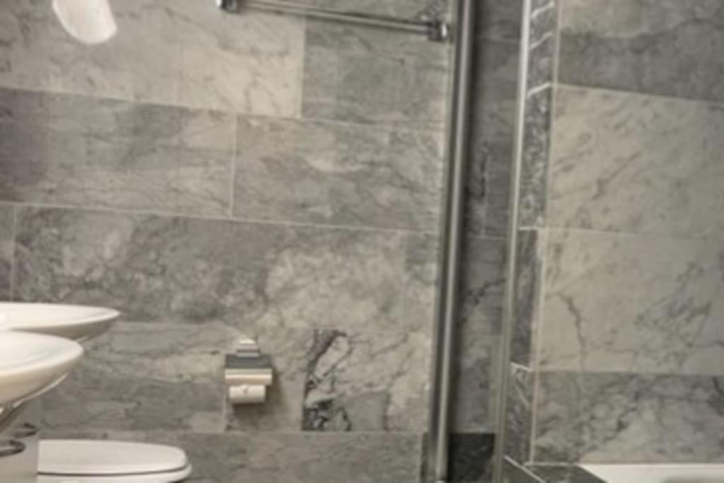 Fantastic 2 Bd Flat - Duke1 Apartment *