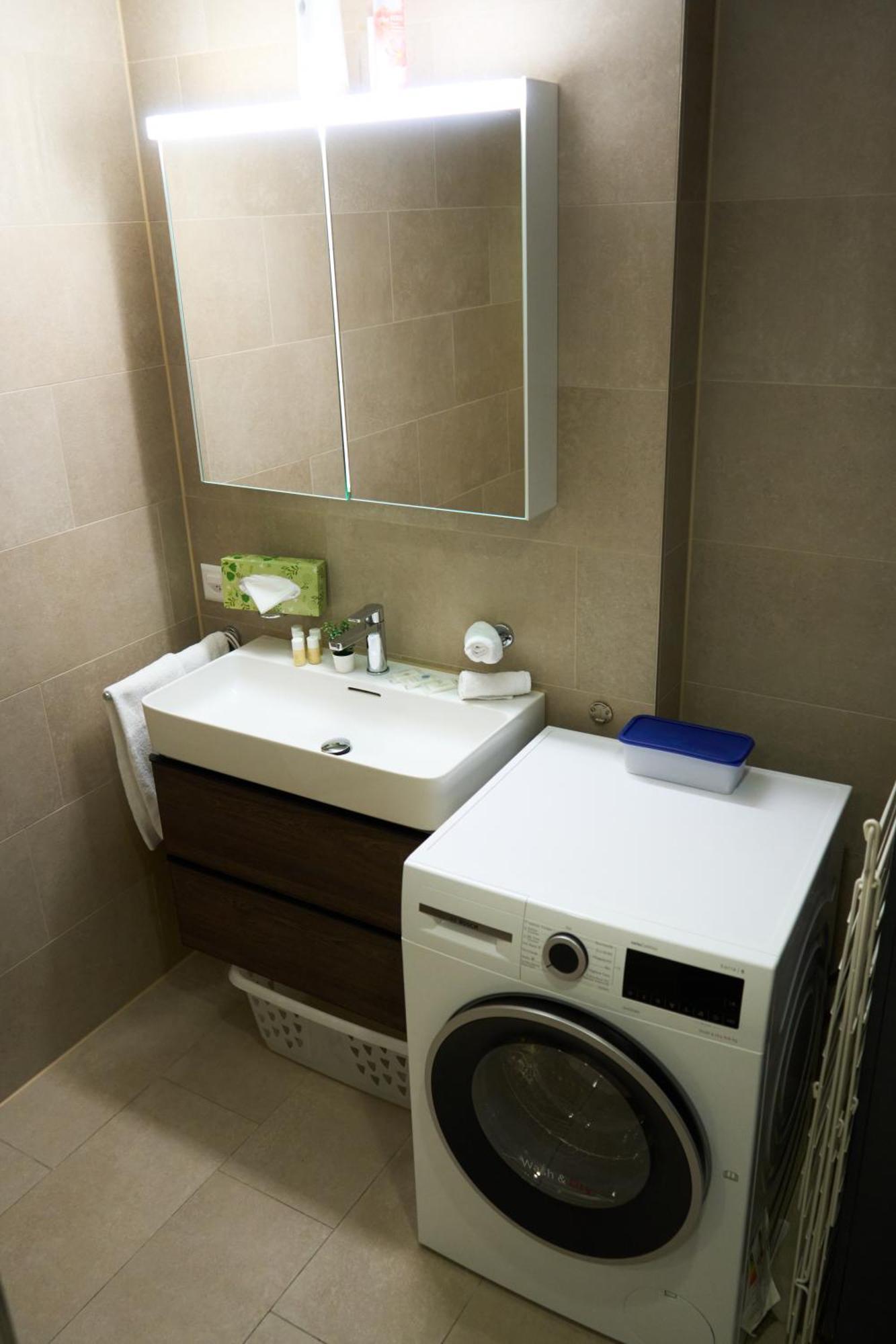 Wollishofen Station 2 Bedroom Luxury Apartment *