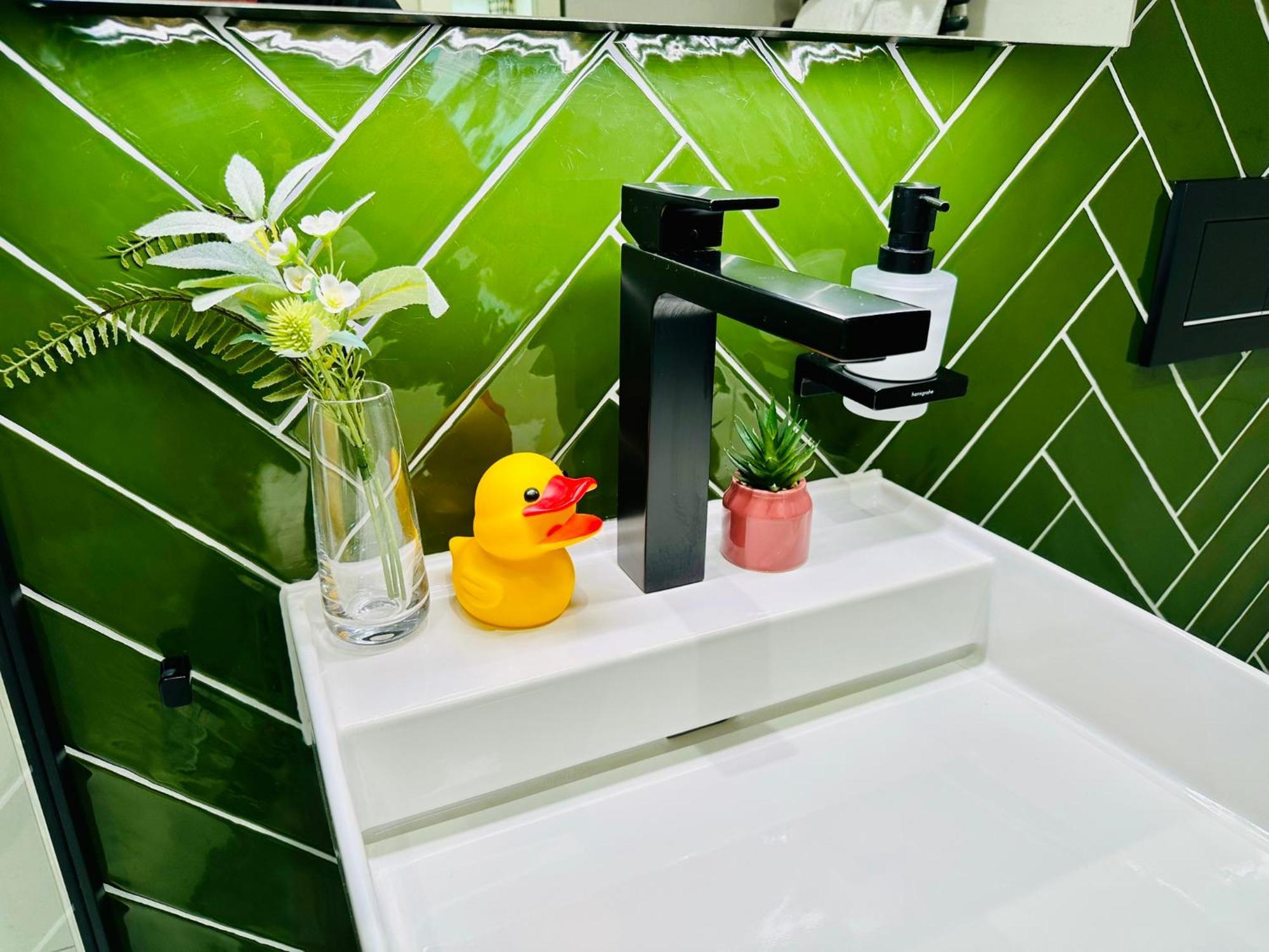 Apartment New With Sunny Terrace & Air Condition Zurich