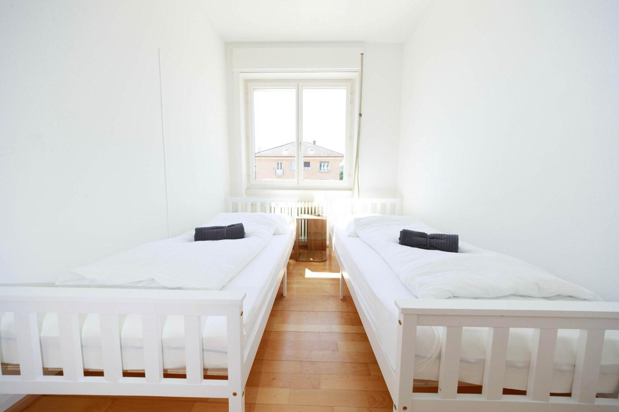 Gem Steps To Tram Family & Group Apartment Zurich