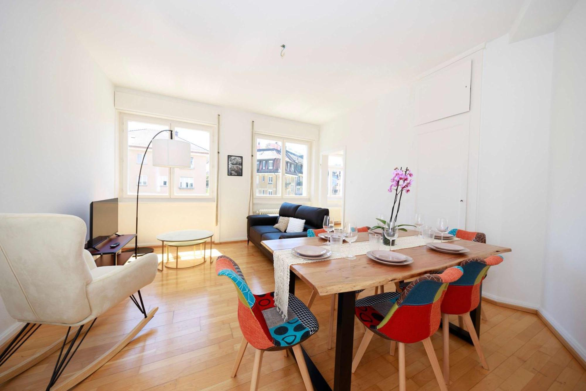 Apartment Gem Steps To Tram Family & Group