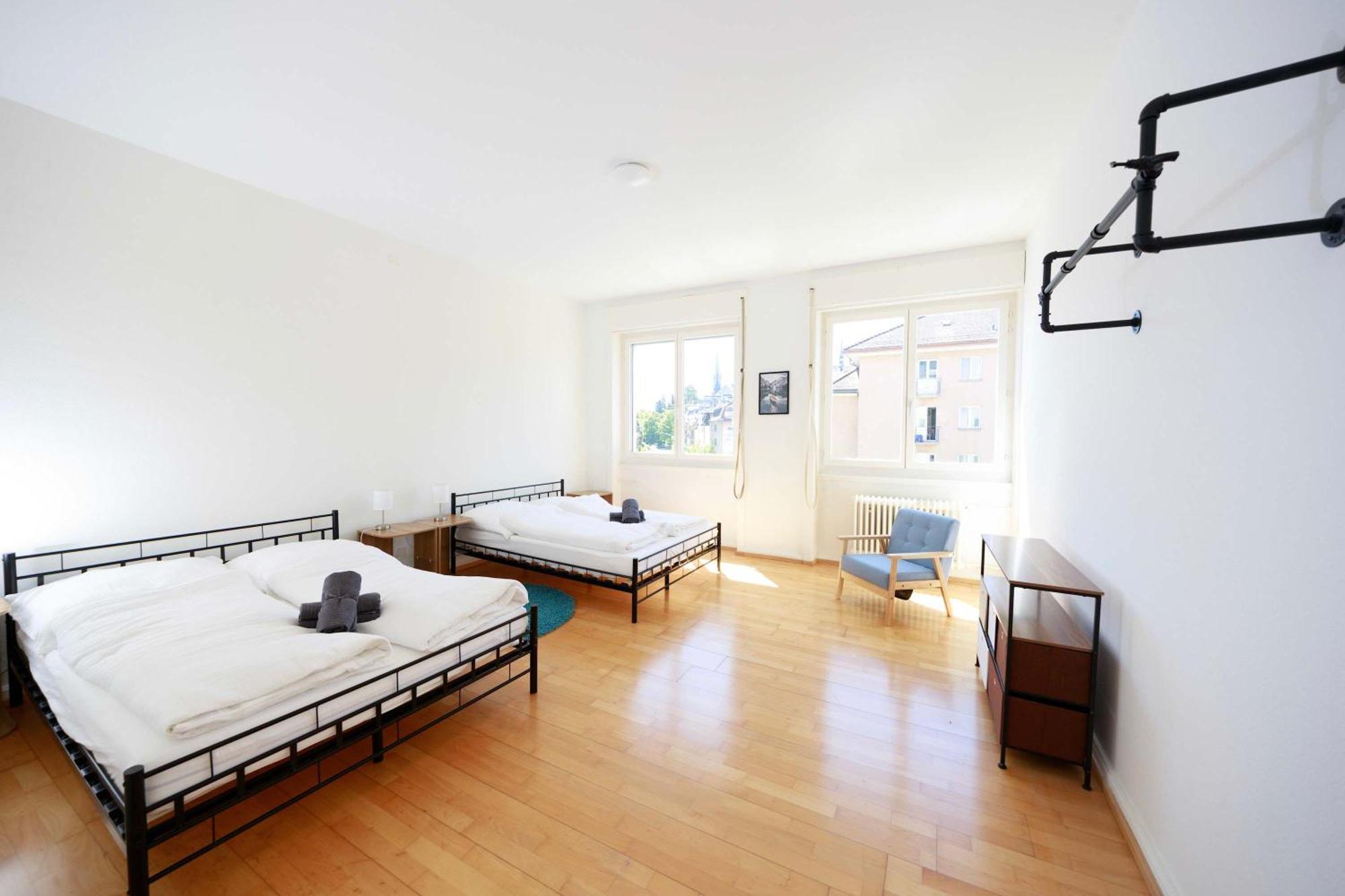 Apartment Gem Steps To Tram Family & Group *