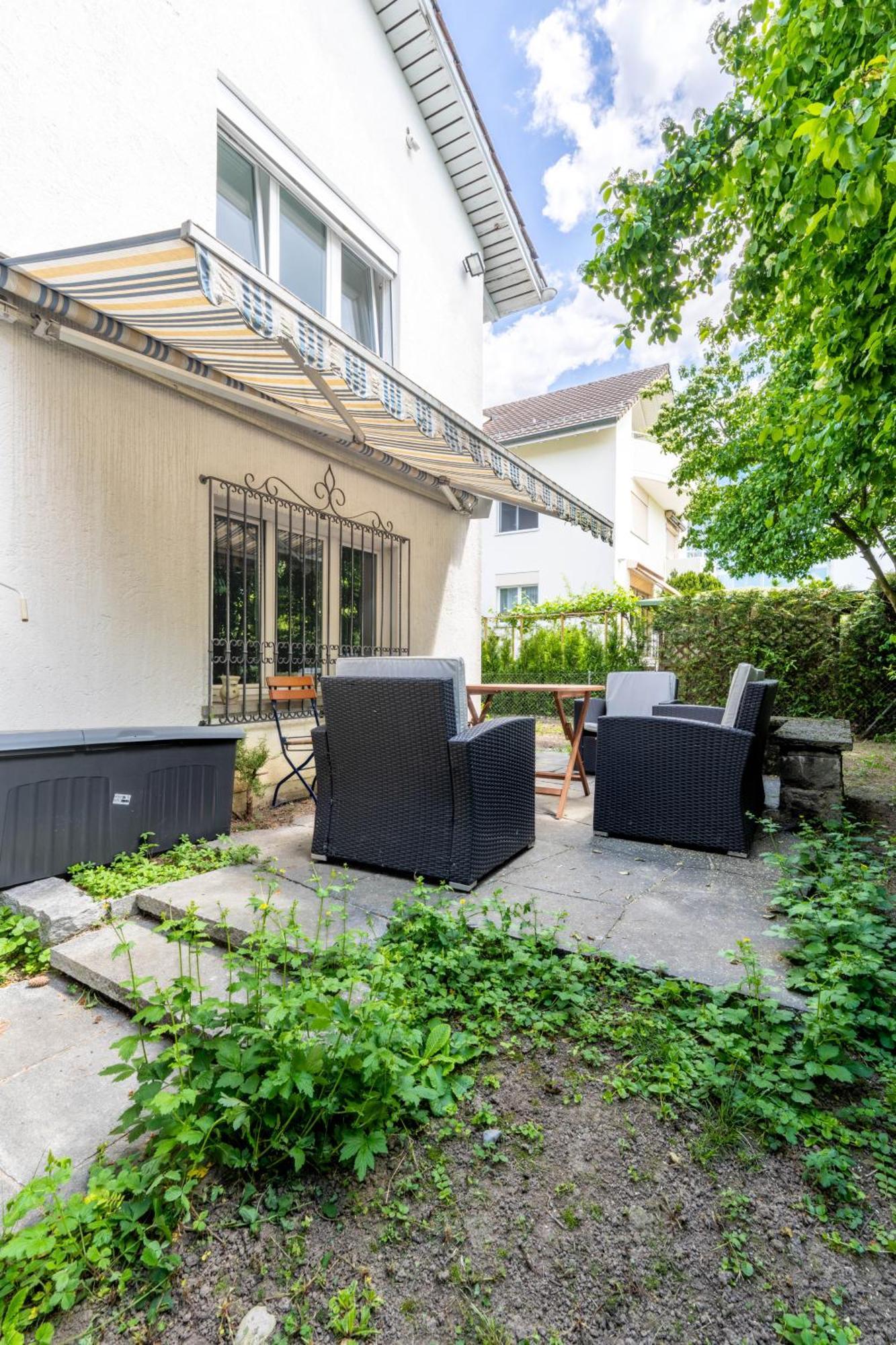 Sunny Near Airport *