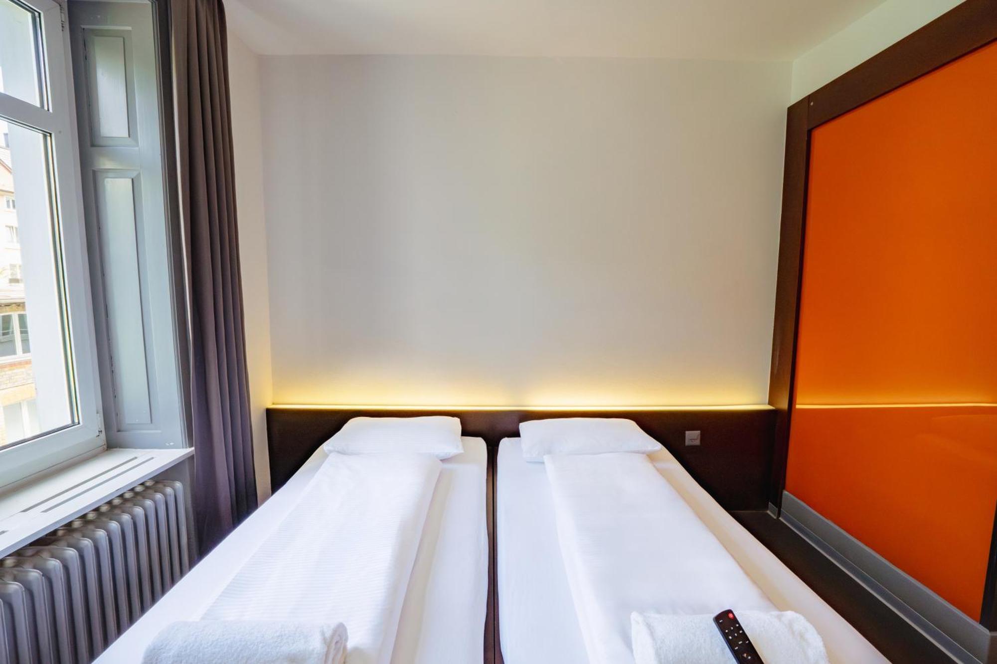 Easyhotel Centre 2*