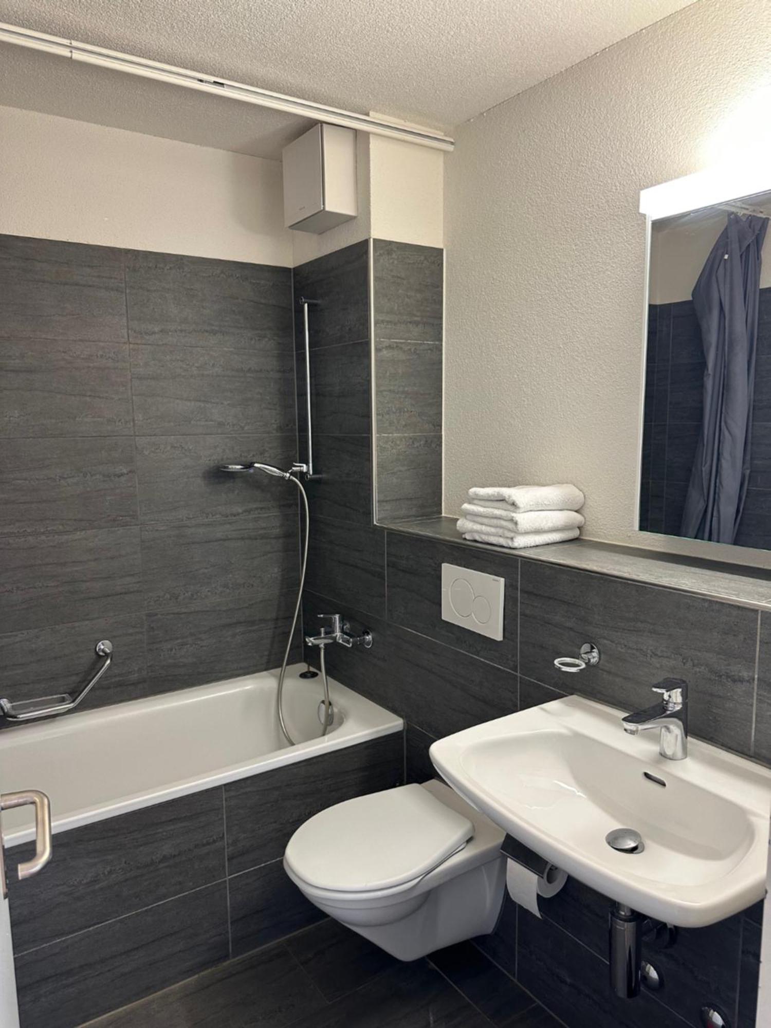 Apartment In West-eichbuehlstr 62-68 *