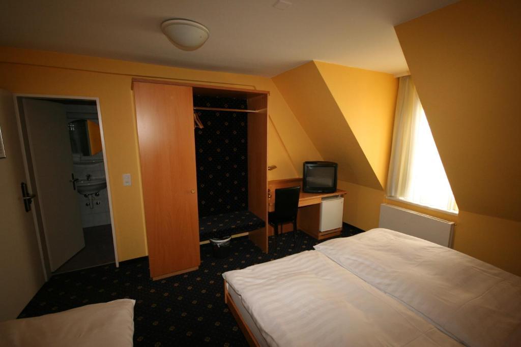 Regina 3*