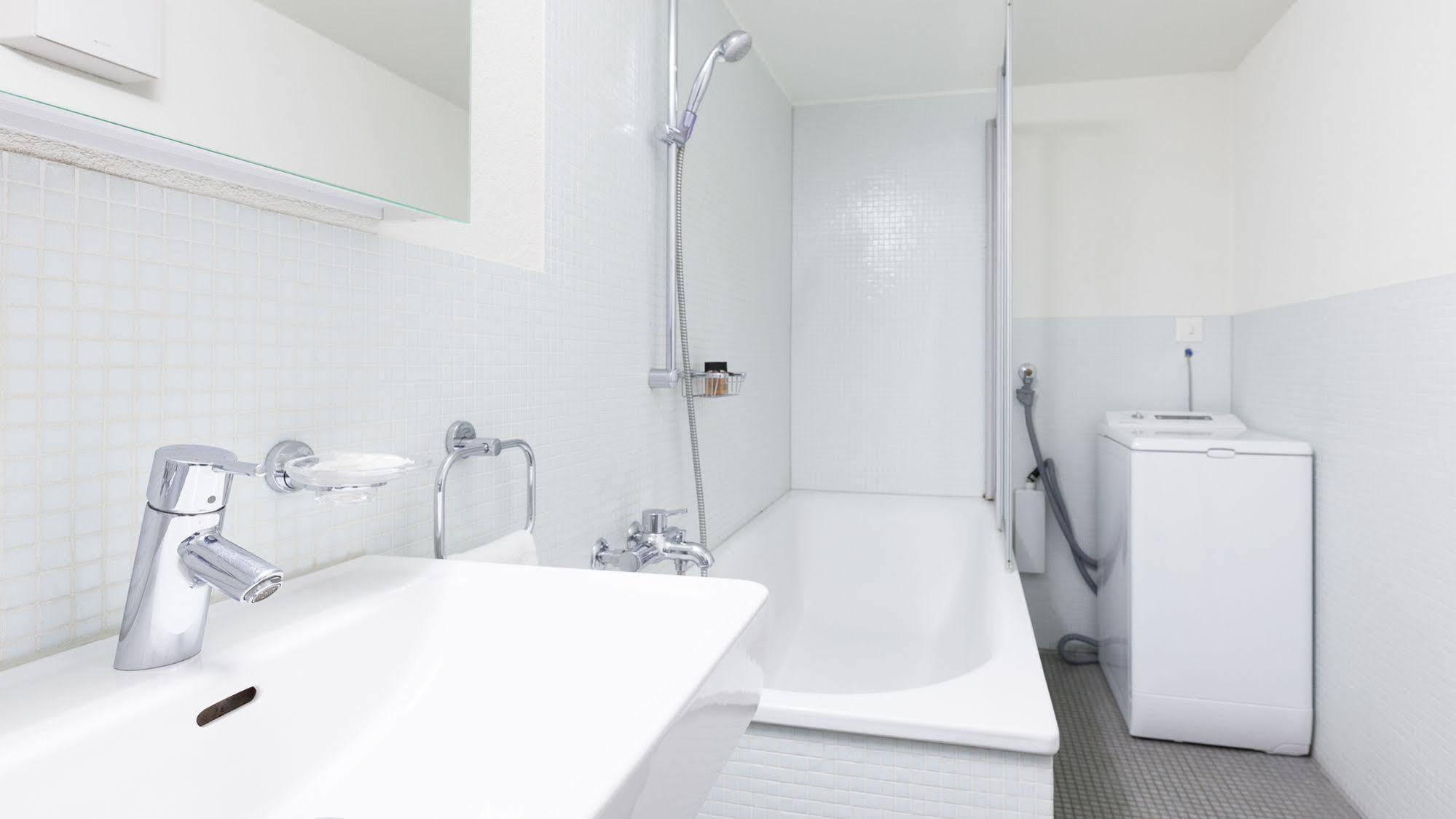 Swiss Star - Contactless Self Check-in