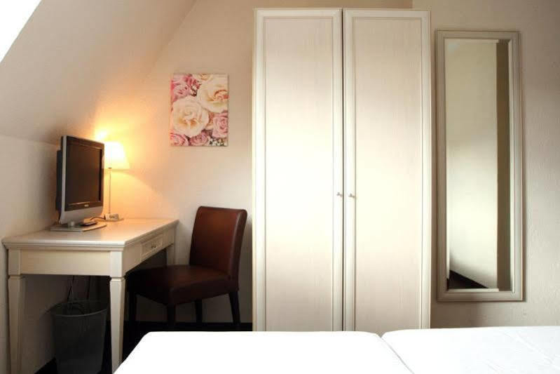 Neufeld Hotel
