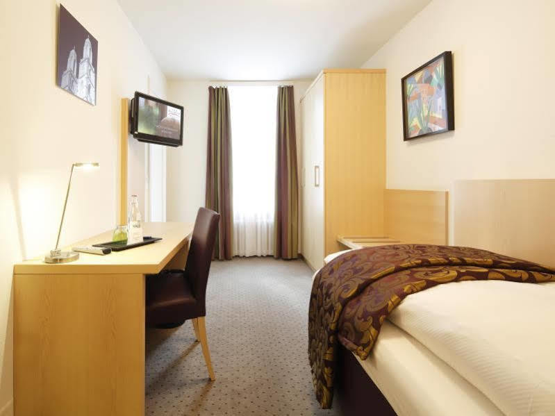 Hotel Fred Hauptbahnhof 3*