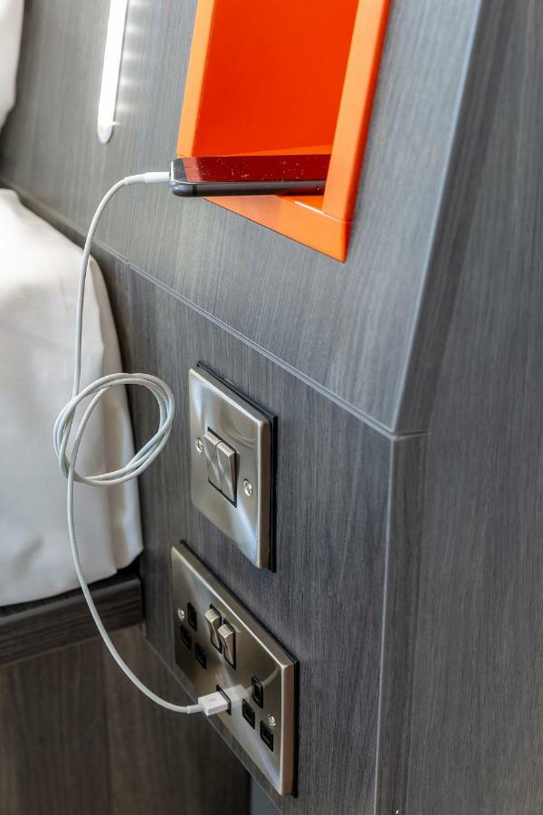 Hotel Easyhotel West 2*