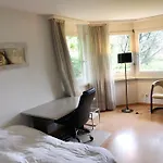 Centrally Located, Spacious Modern Apartment