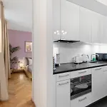 Btqluxtoplocationacfreeparking