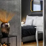 Boutique Luxury Living - Private Balcony I Best Location I Ac Comfort