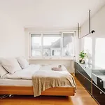 Modern Apartment With Balcony In Zurich Center A Hoh - Self Checkin