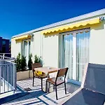 Suite Apartments By Livingdowntown