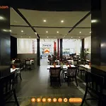 X-tra Hotel