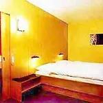X-tra Hotel