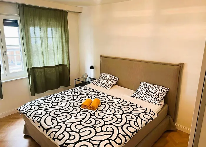 Old Town Apartments In The Heart Of Zurich City Center, Munster - Self Checkin