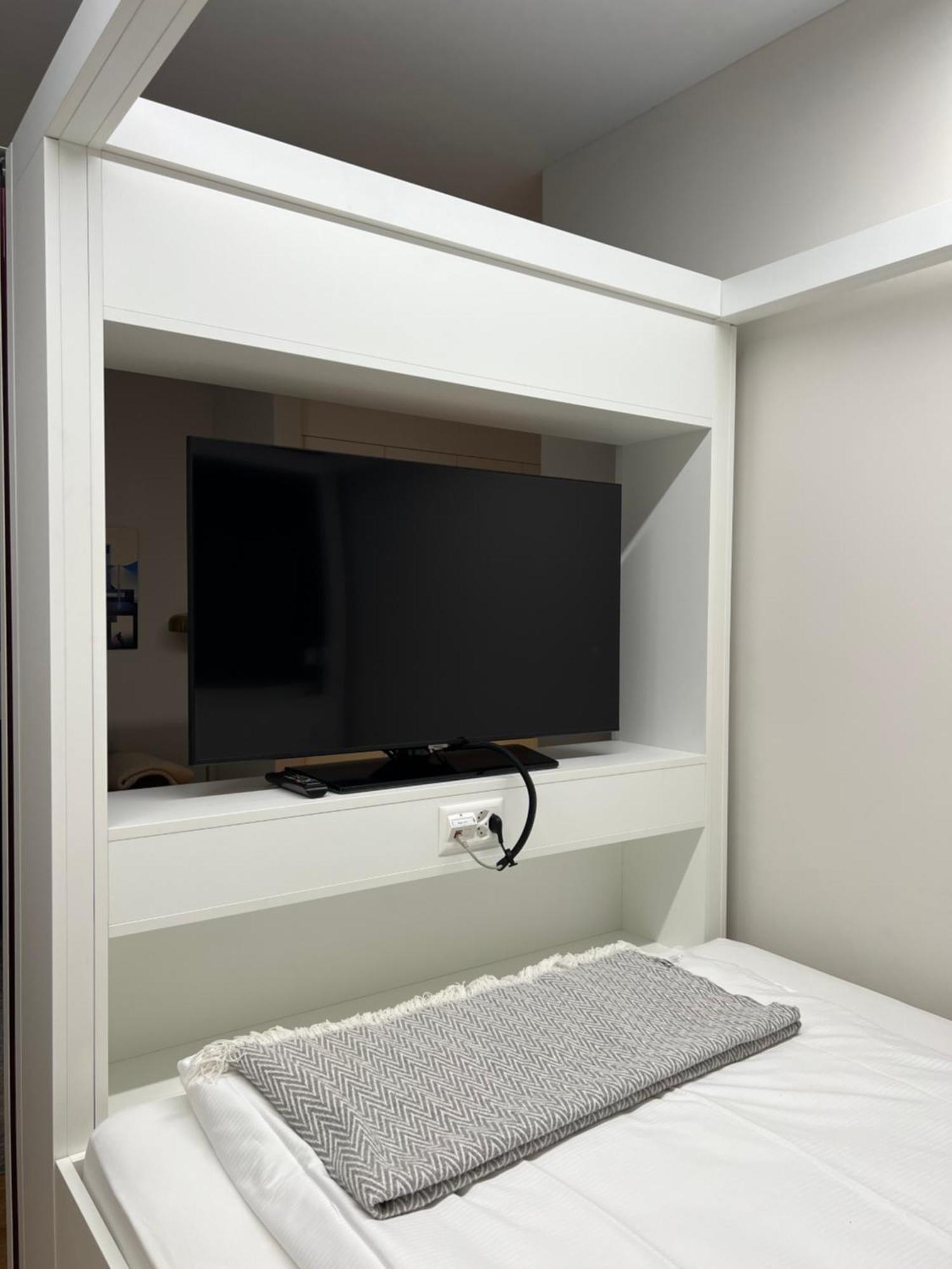Livingtown Apartment *