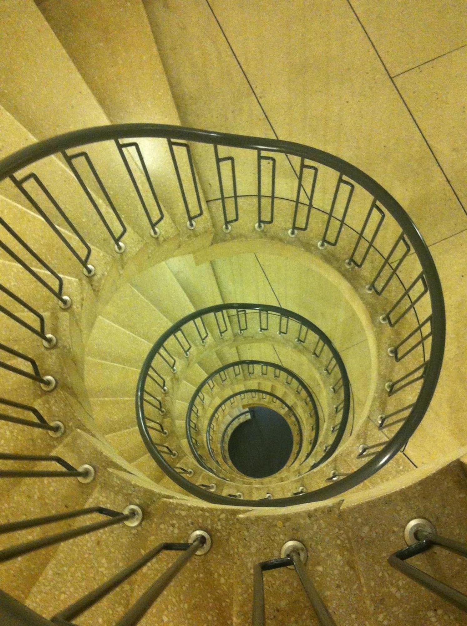 Marta - 1950's Architecture In Zurich's Vibrant Old Town, Near Main Station