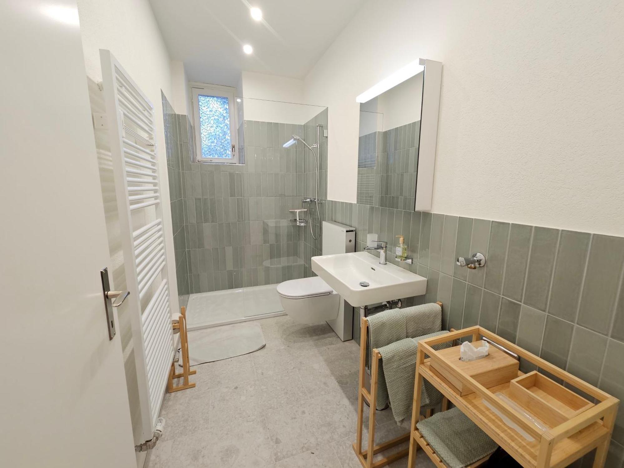 New 2 Bedroom - 15min From Paradeplatz Apartamento