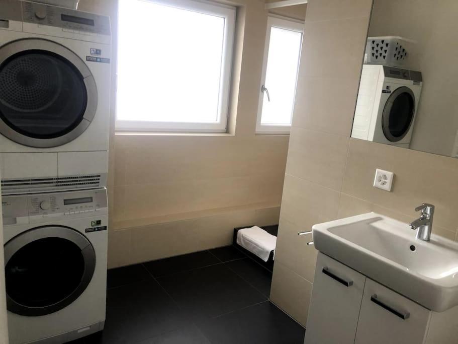 Very Sunny 1br Flat In The Center - West4 *