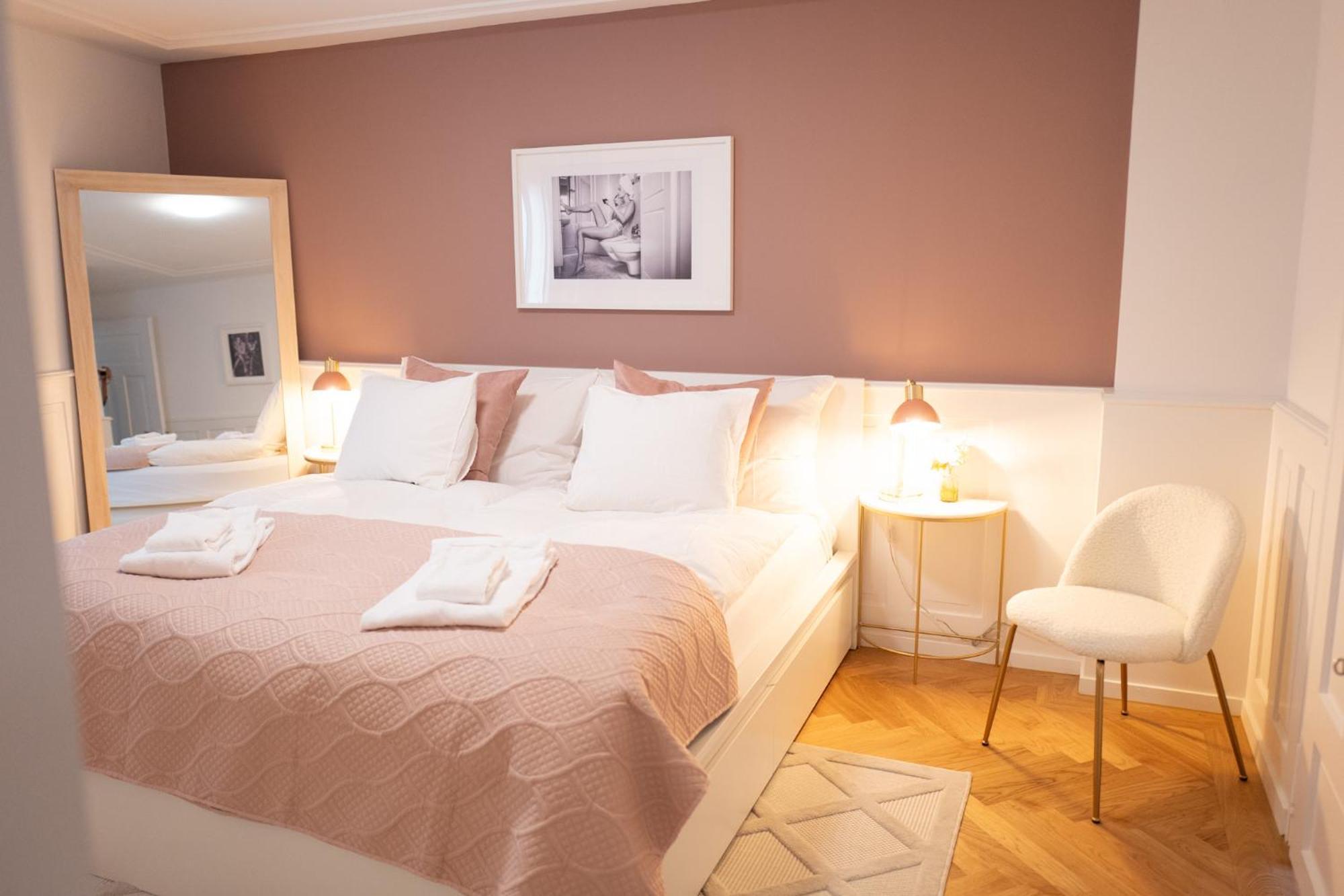 Rose Apartment *