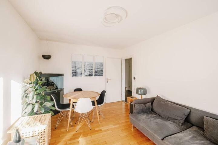 Modern Apartment With Balcony In Zurich Center A Hoh - Self Checkin Apartment *