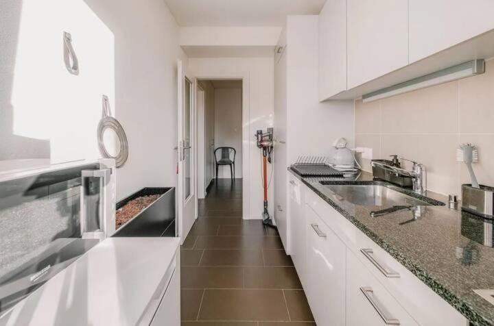 Modern Apartment With Balcony In Zurich Center A Hoh - Self Checkin Apartment *