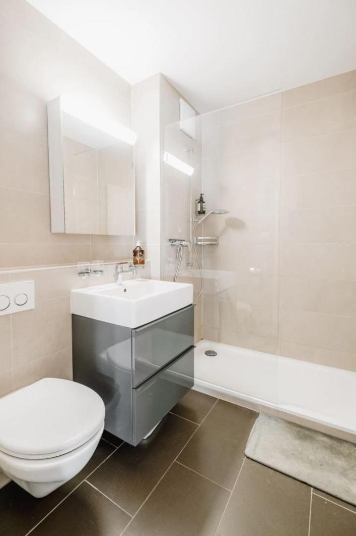 Modern Apartment With Balcony In Zurich Center A Hoh - Self Checkin Apartment *