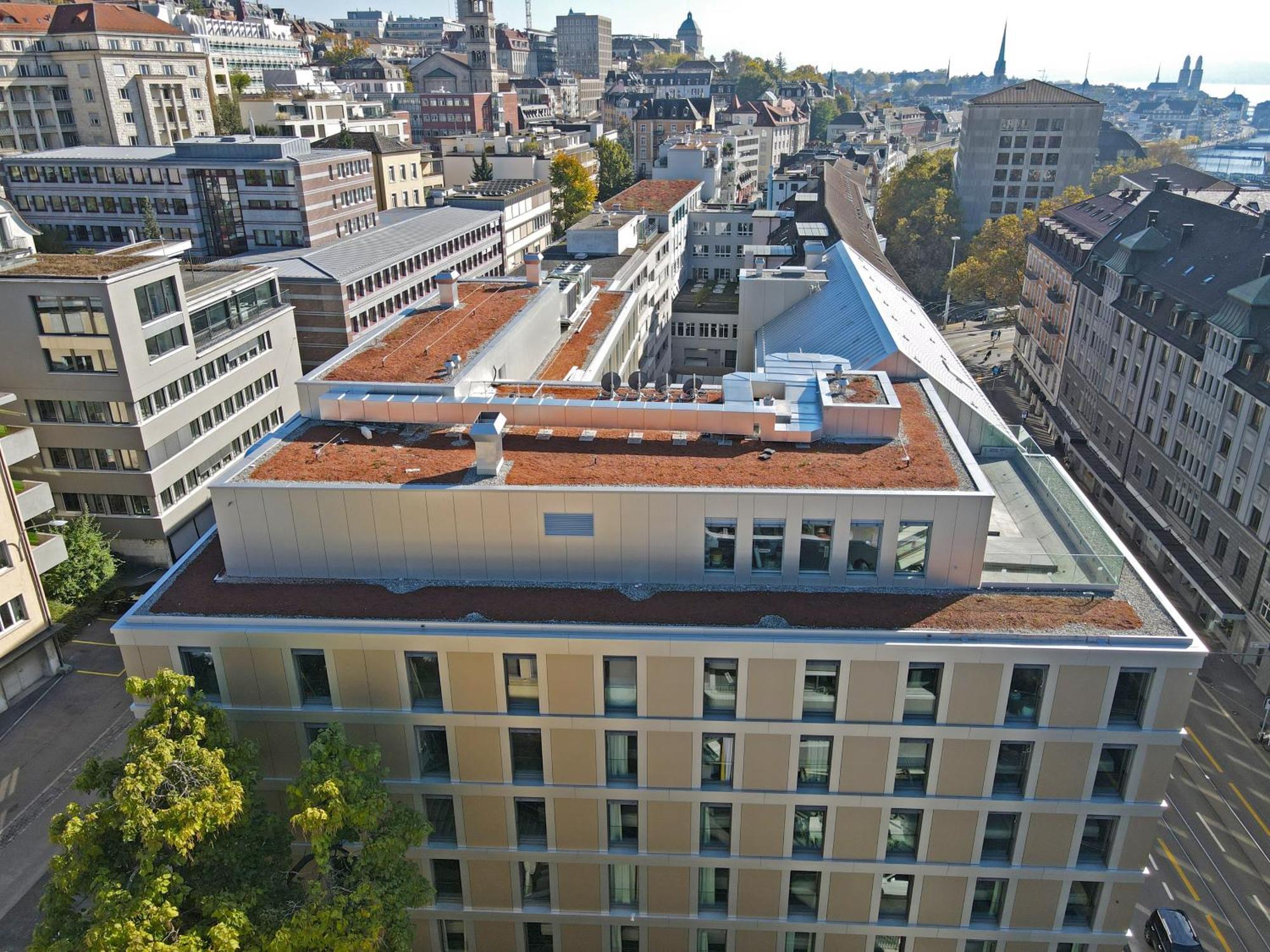 Adagio Center 4*