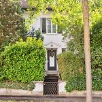 Centrally Located House With Garden
