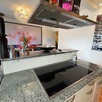Spacious And Stylish Apartment In Zurich