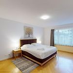 Bright 1 Bedroom Flat In The City Centre