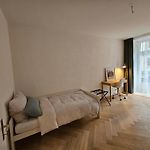 New 2 Bedroom Apartment - 15Min From Paradeplatz