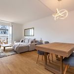 Kaya Zurich Apartment 4A - Downtown 2Br Apt With Balcony