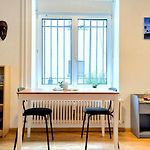 Urban Retreat - Cozy Studio With Private Patio