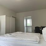 Practical Studio Nearby Lake - Cross 6