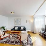 Executive 2Br Apt Near Lake And City Center - Dufour 4