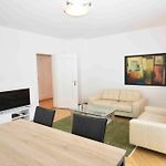 2Br Flat Near Lake And Central - Stardust 22
