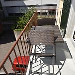 2Br Flat Near Lake And Central - Stardust 22