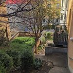 Urban Retreat - Cozy Studio With Private Patio