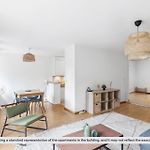 Chic 3-Bedroom Apartment Near Zurich Center
