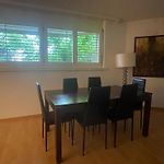 Centrally Located, Spacious Modern Apartment