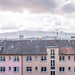 Modern 3Bdr Duplex With Skyroof In Trendy Zurich West